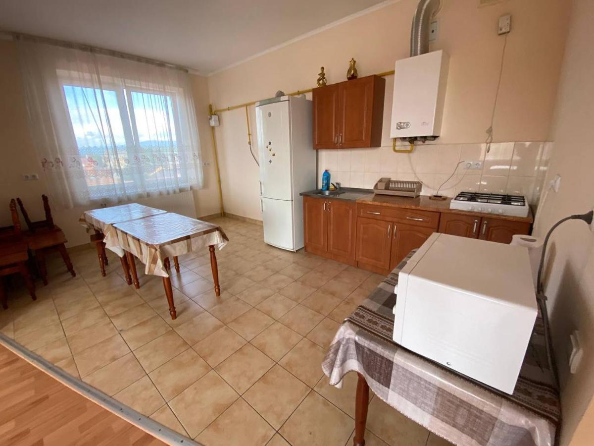Apartments On Parkaniya 2A Mukatsjeve Eksteriør bilde
